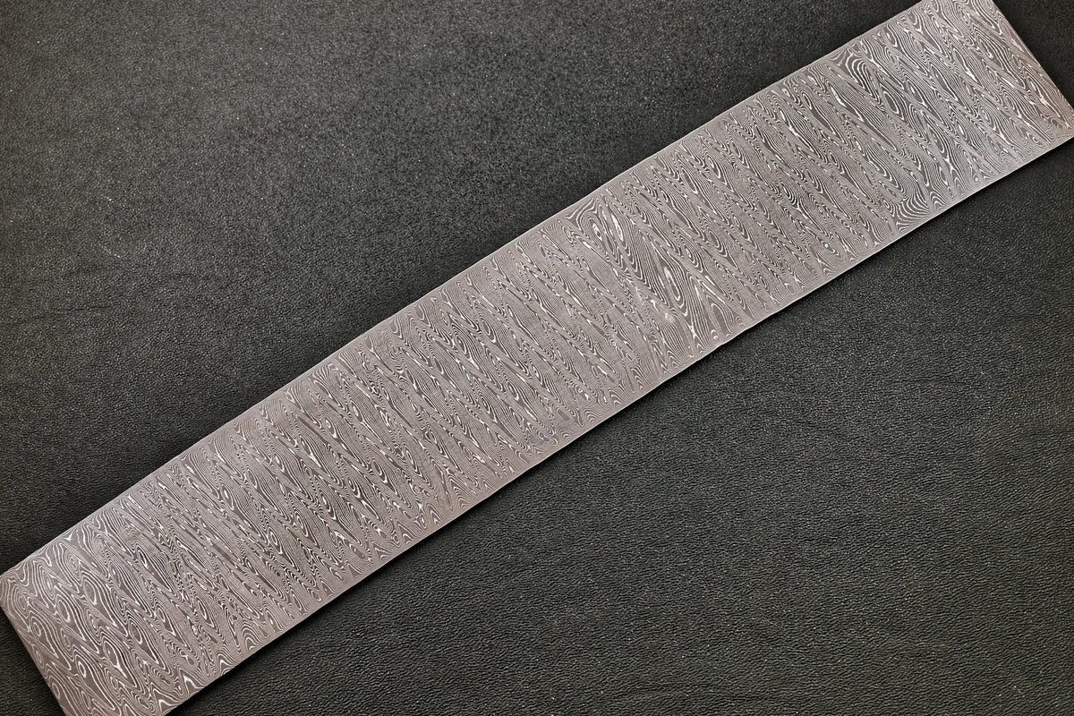 Damastplatte Leiter 120 Lagen 310×54×1,9 mm, zweite Ansicht des handgeschmiedeten Musters