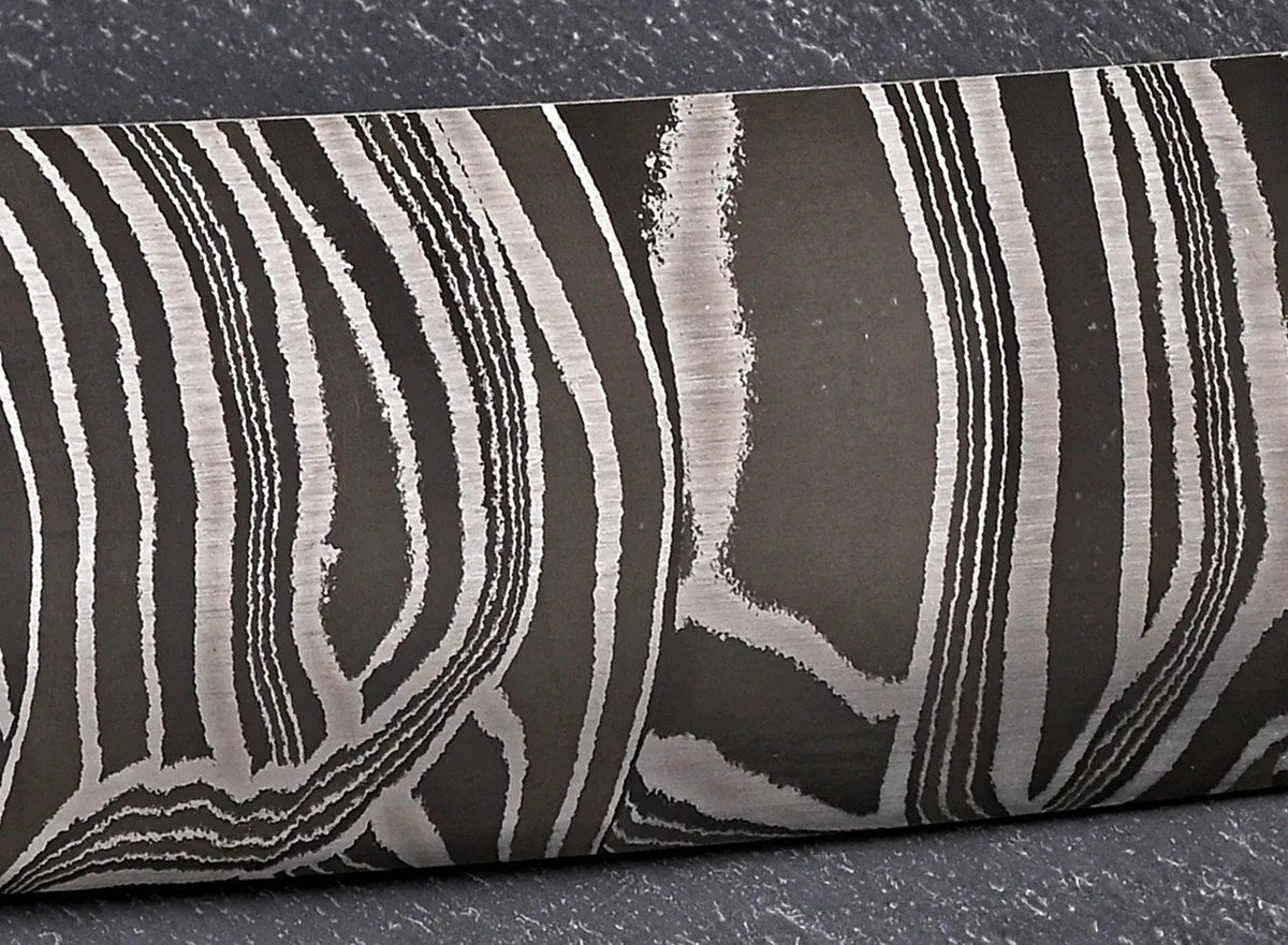 Detailaufnahme des Damastmusters – Santoku 175 mm, wilder Damast
