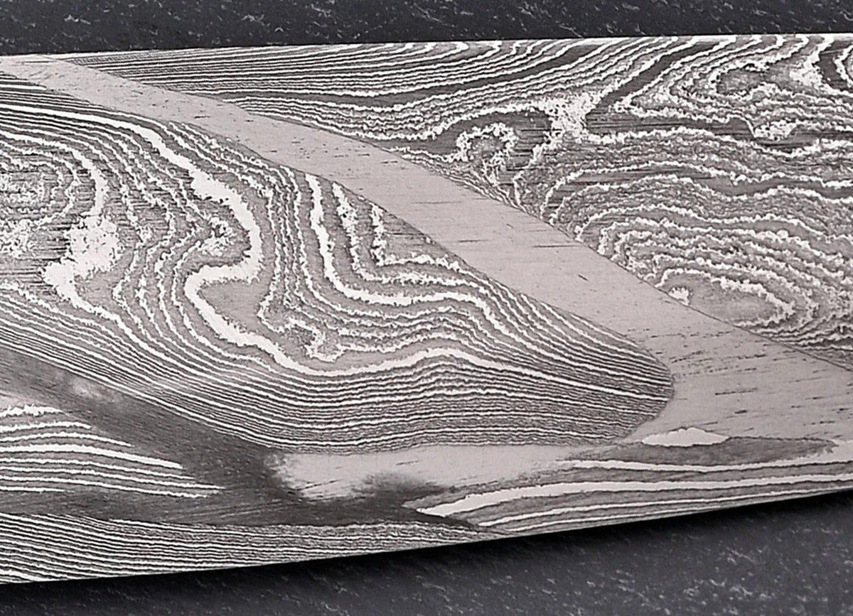 Detailaufnahme des Damastmusters – Petty 135 mm, Kanisterdamast