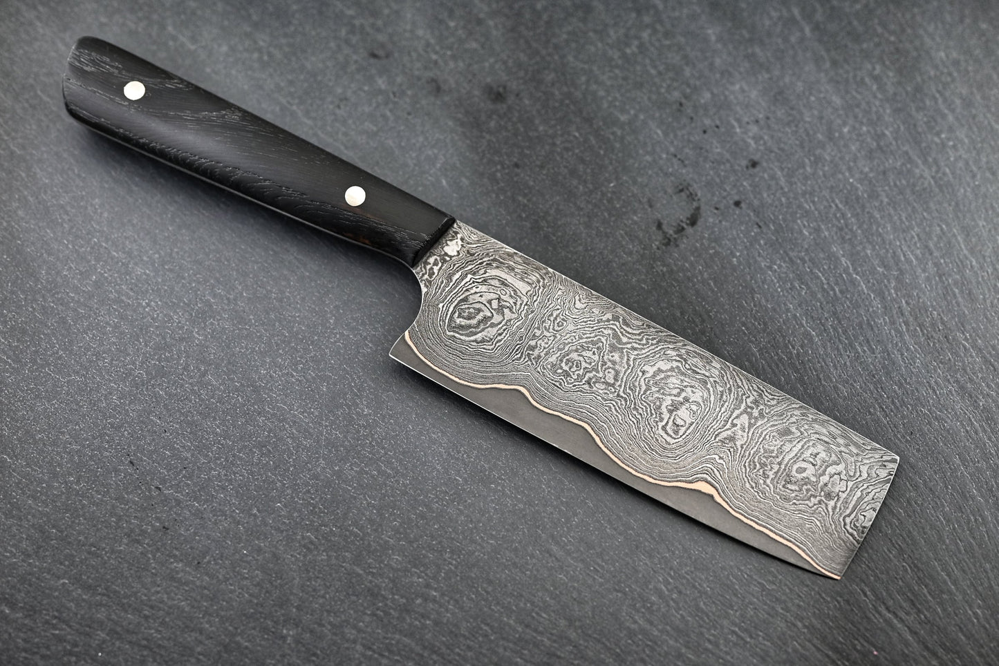 Damast-Nakiri-Messer mit rechteckiger Klinge und schwarzem Griff, Damastmuster