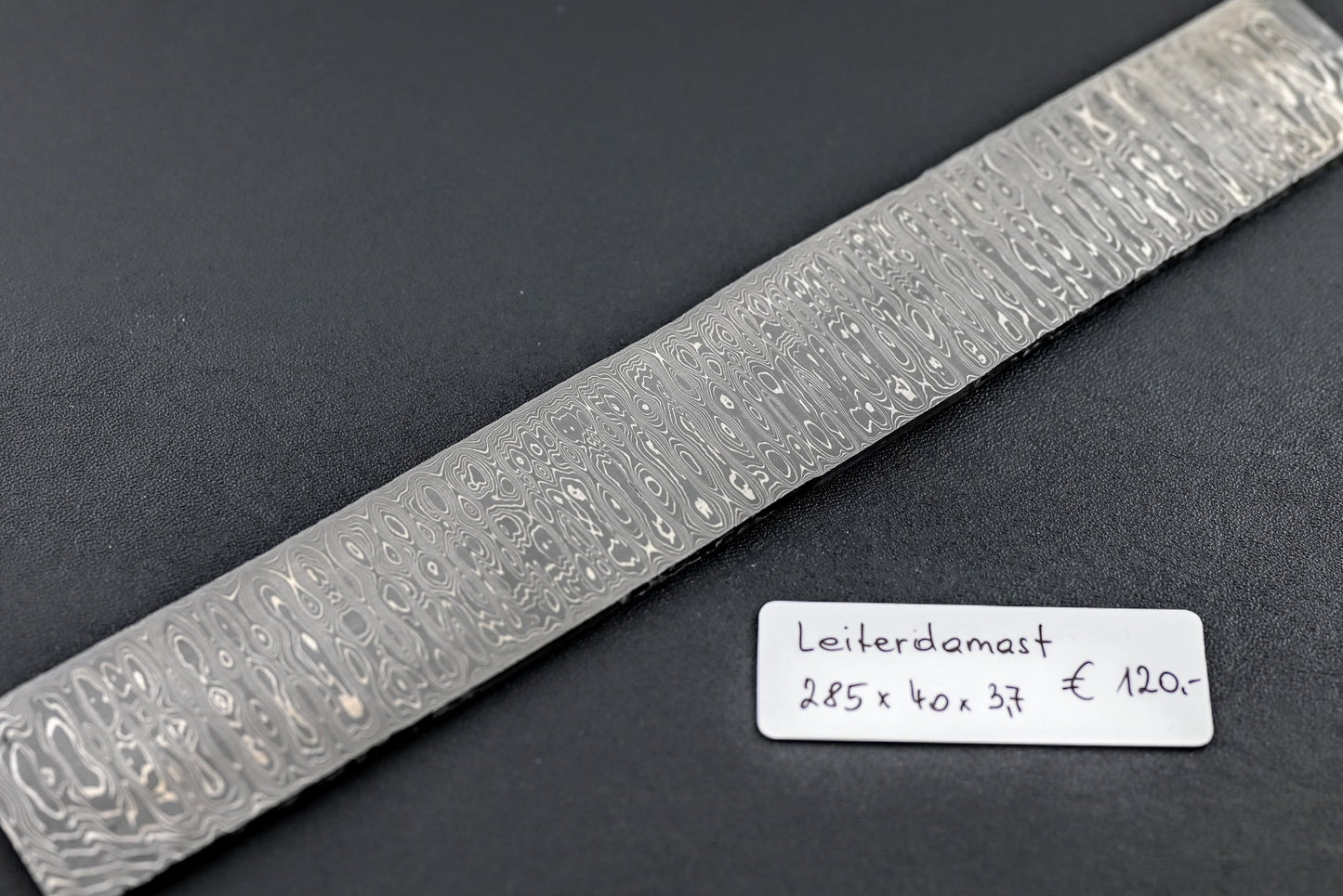 Leiterdamast 3,7 mm: silberfarbener Streifen mit feinem Relief-Damastmuster