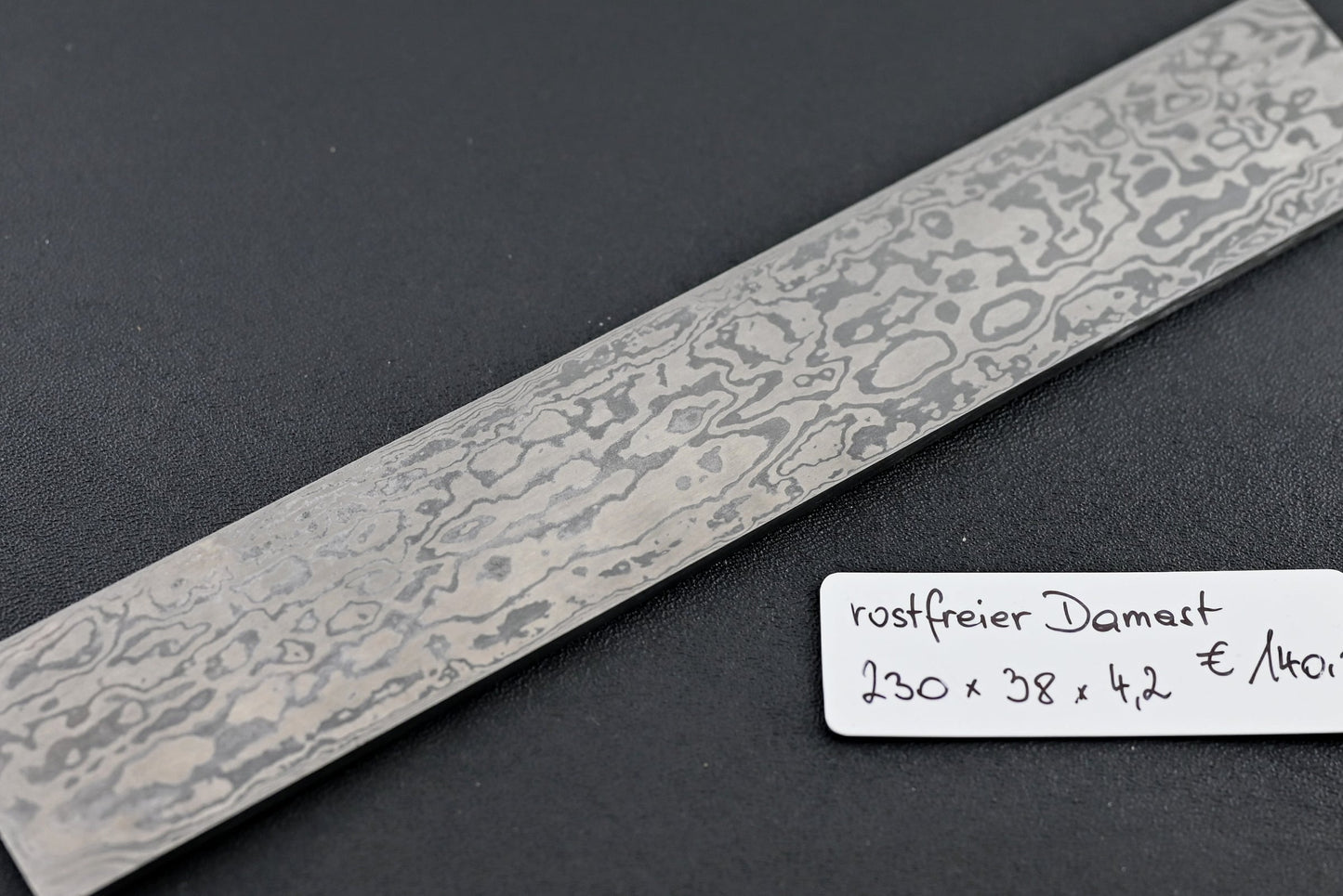 Damastklinge rostfrei mit feiner Musterung, 4,2 mm