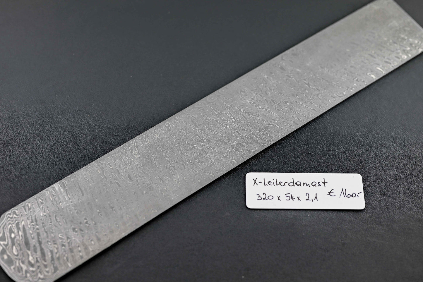 X-Leiterdamast 2,1 mm Klinge mit feinem Damastmuster, silbergrau