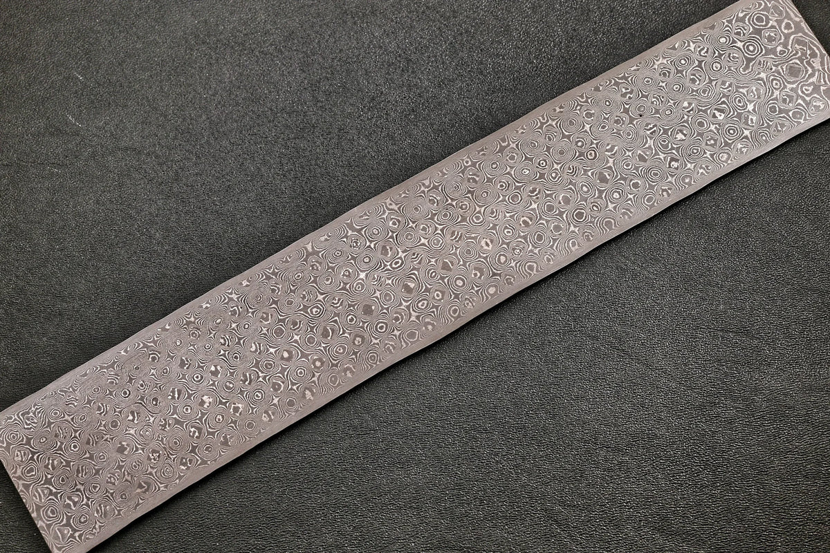 Damastplatte Rosen 240 Lagen 290×50×2,4 mm, geätztes Damastmuster in voller Länge