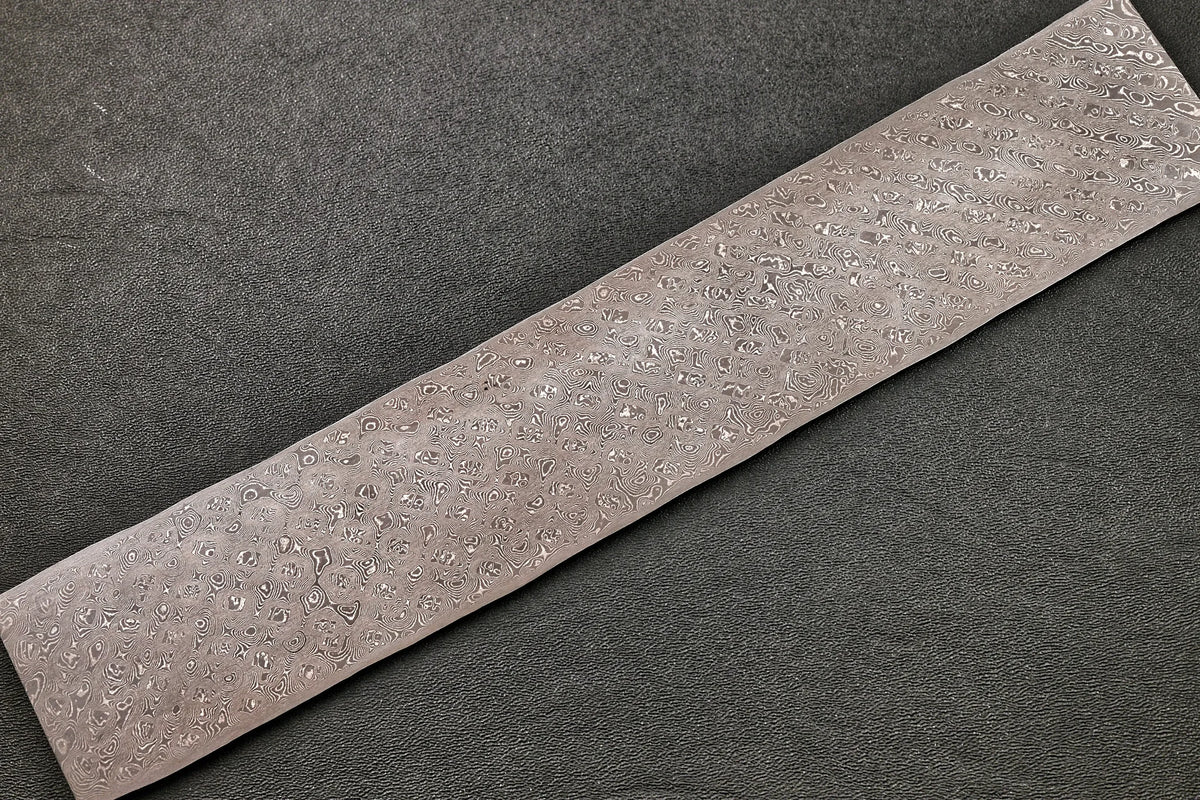 Damastplatte Rosen 240 Lagen 285×51×2,5 mm, geätztes Damastmuster in voller Länge