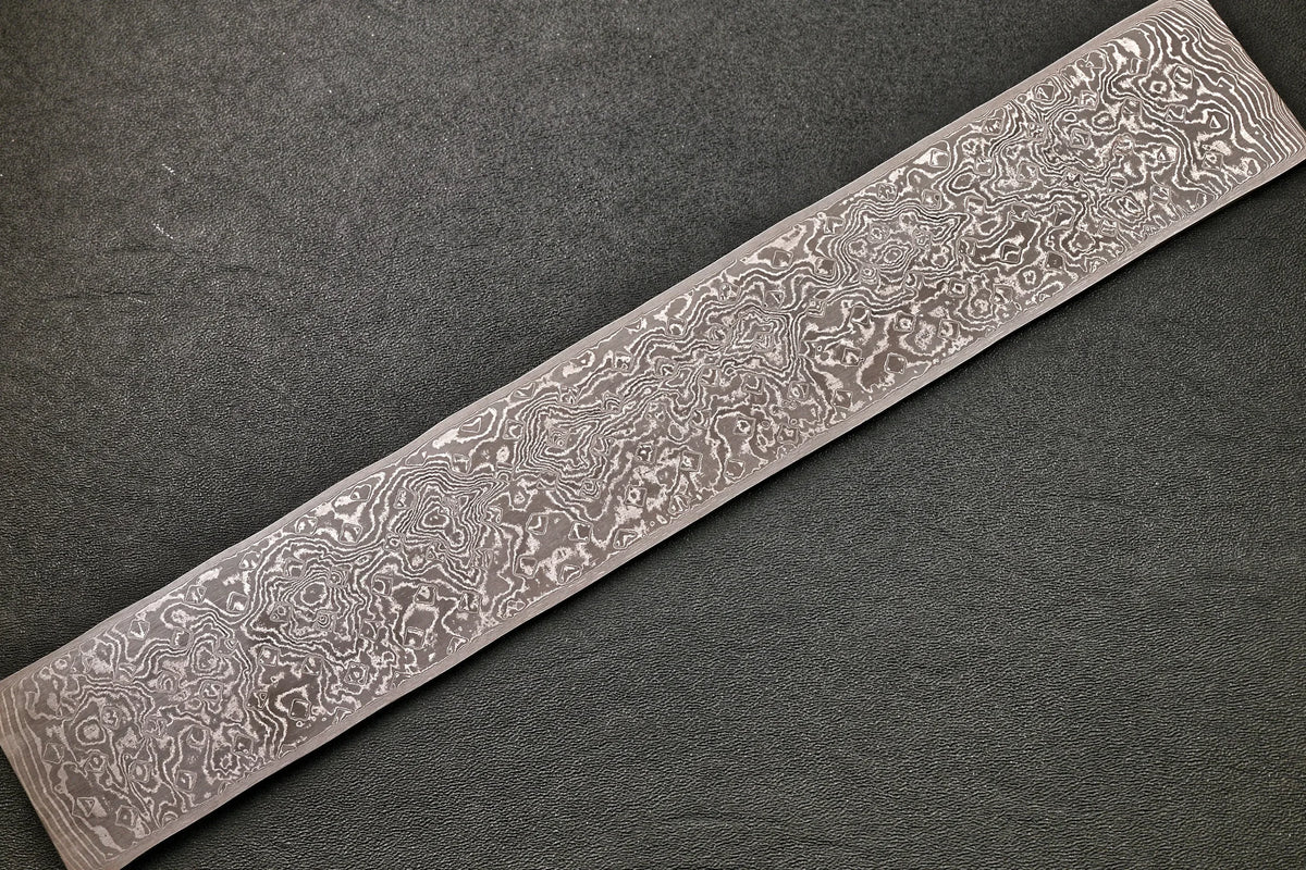 Damastplatte wild 240 Lagen 320×50×2,5 mm, geätztes Damastmuster in voller Länge