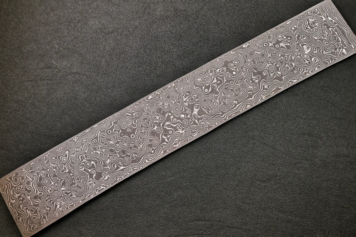 Damastplatte wild 200 Lagen 325×52×2,2 mm, zweite Ansicht des handgeschmiedeten Musters