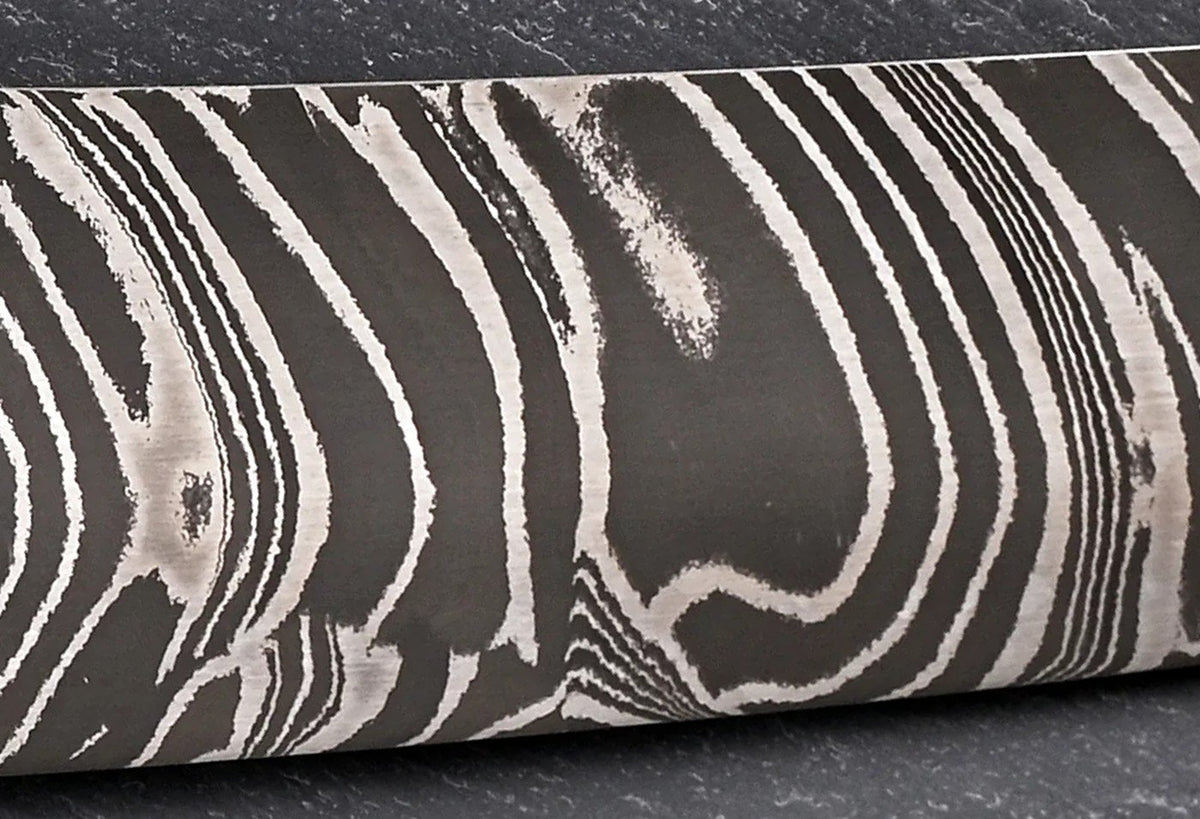 Detailaufnahme des Damastmusters – Santoku 175 mm, wilder Damast