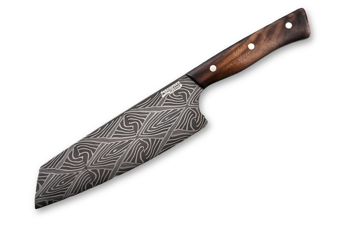 Damast Santoku 170 mm, Mosaikdamast, Griff aus Nussholz – freigestellt auf weißem Hintergrund