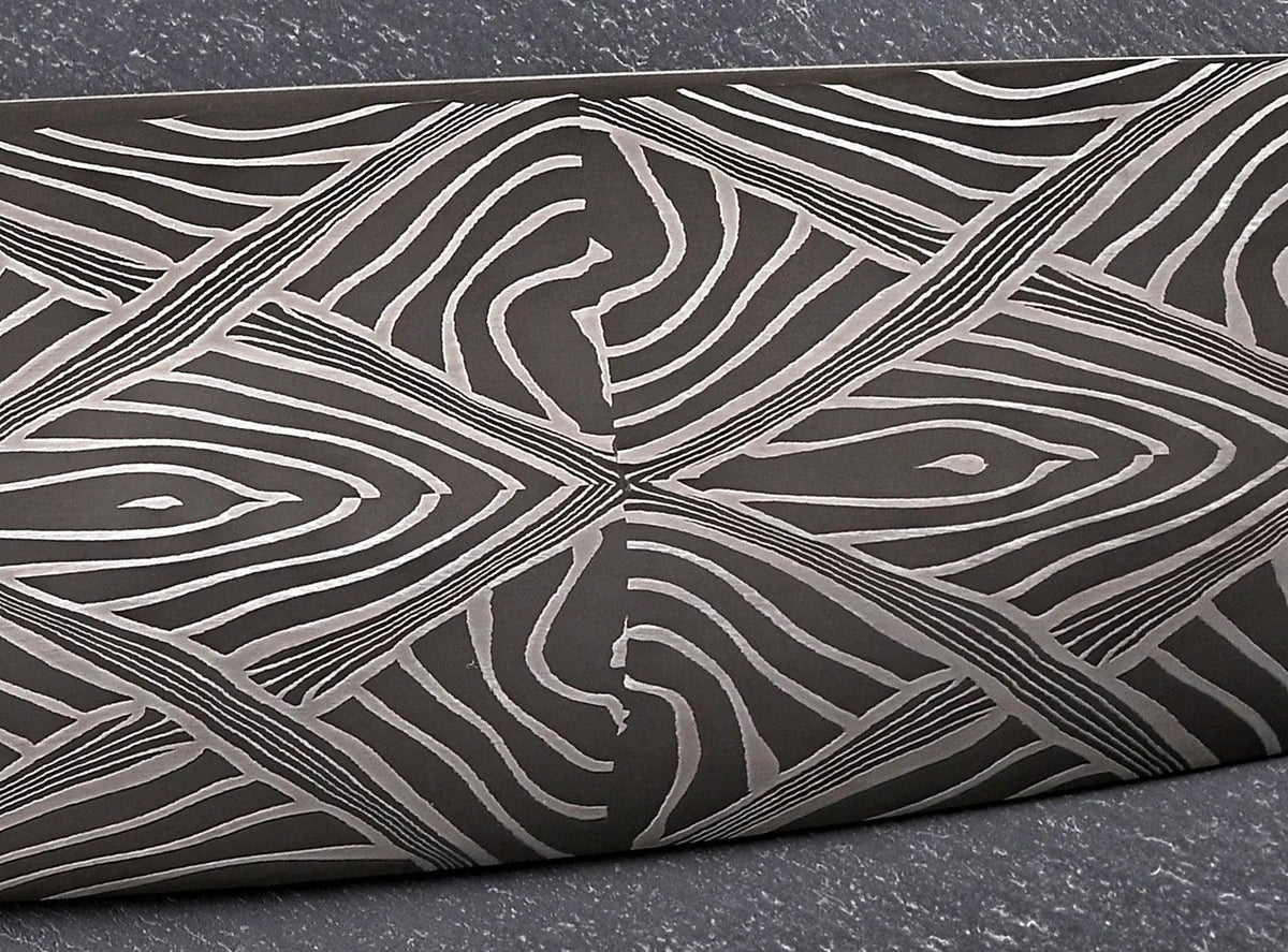Detailaufnahme des Damastmusters – Santoku 170 mm, Mosaikdamast