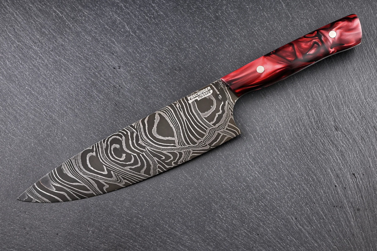 Damast Chefmesser 185 mm, wilder Damast, Griff aus Kirinite True Blood – Seitenansicht mit Paschinger-Logo