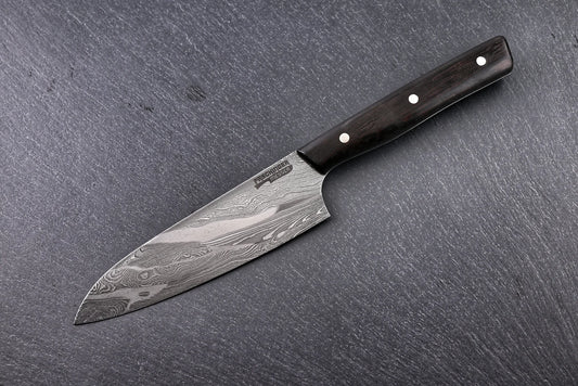 Damast Petty 135 mm, Kanisterdamast, Griff aus Wenge – Seitenansicht mit Paschinger-Logo
