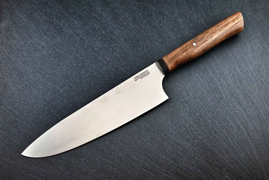 Chefmesser: Edelstahlklinge mit Holzgriff, dunkle Griffscheibe, 19 cm