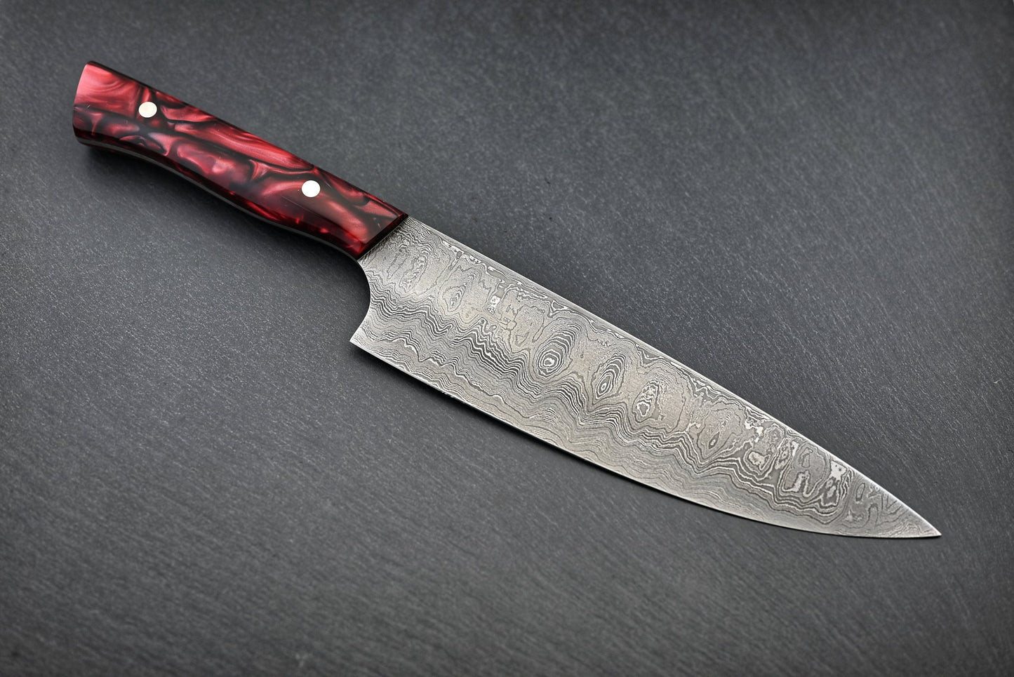 Damast-Chefmesser 20 cm, lange Klinge mit Wellen-Damastmuster und rotem Griff