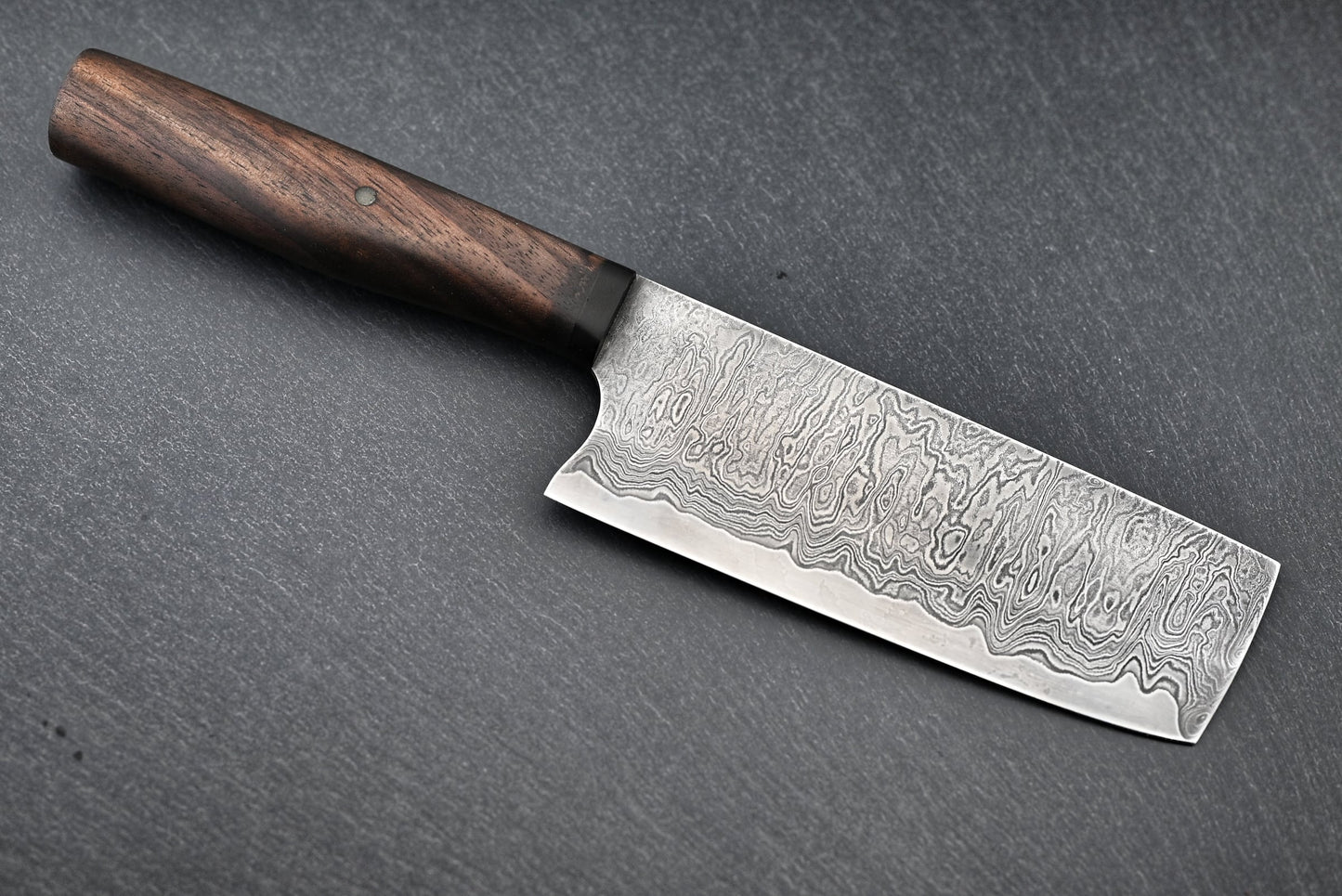 Nakiri 13,5 cm, Damastmuster auf der Klinge und geschwungener Griff aus Holz