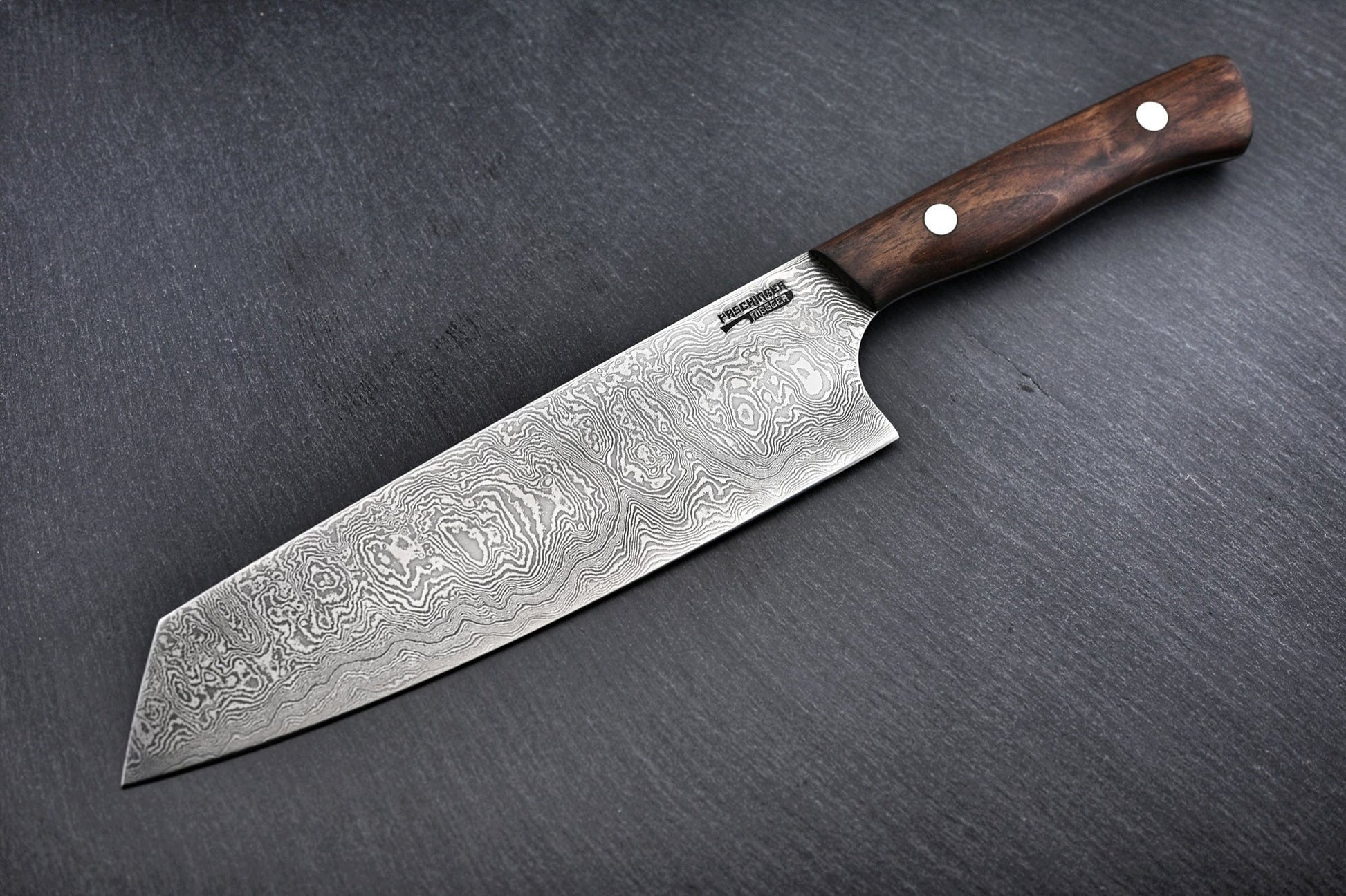 Damast-Santoku 20 cm: Holzgriff und Wilder-Damast-Muster auf der Klinge