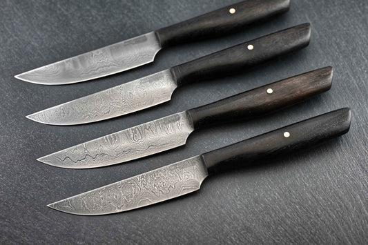 Paschinger Damast-Steakmesser (4er): vier schwarze Hefte, Damastklingen mit Wellenmuster