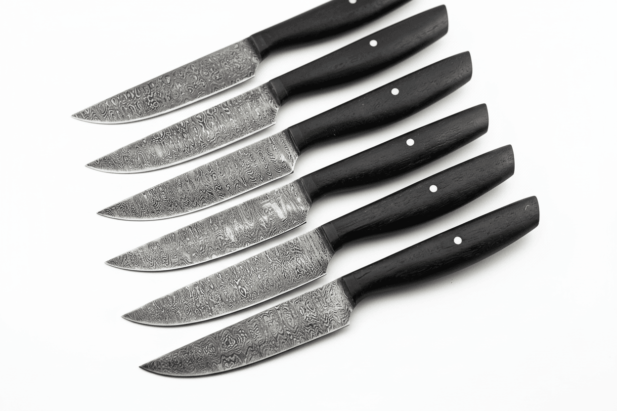 Damast-Steakmesser-Set, 6 Messer mit schwarzen Griffen und gemusterter Klinge