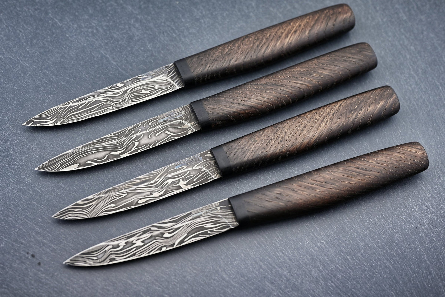 Damast-Steakmesser-Set: 4 Messer mit Holzgriff und Damastmuster an den Klingen
