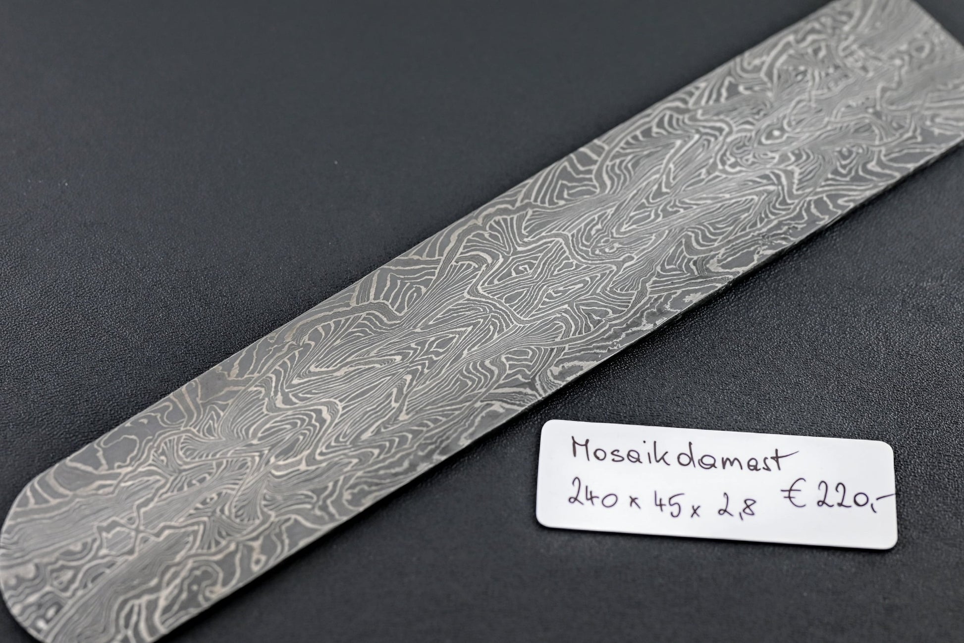Mosaikdamast-Streifen „Paschido“, 2,8 mm, fein gemusterte Klingenfläche