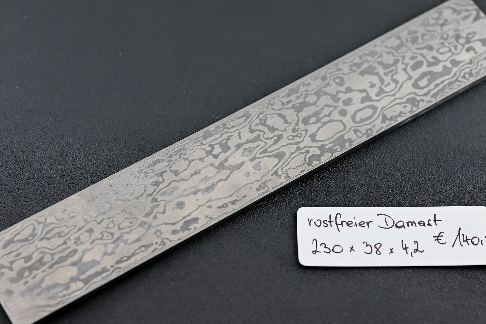 Damastklinge rostfrei mit feiner Musterung, 4,2 mm