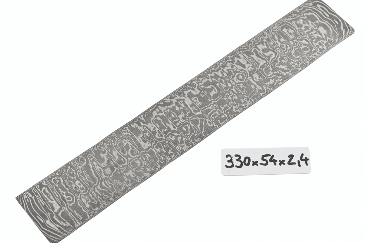 Wilder Damast 90 Lagen: grau gemusterte Damastklinge, Maße 330×54×2,4